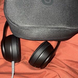 Beats by Dre Black On-Ear Headphones Modern Design